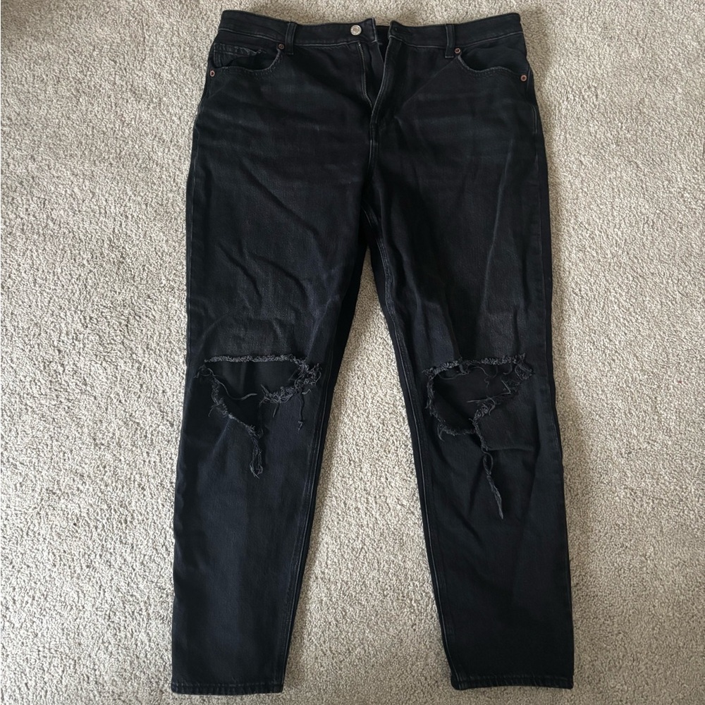Black distressed American Eagle mom jeans size 16